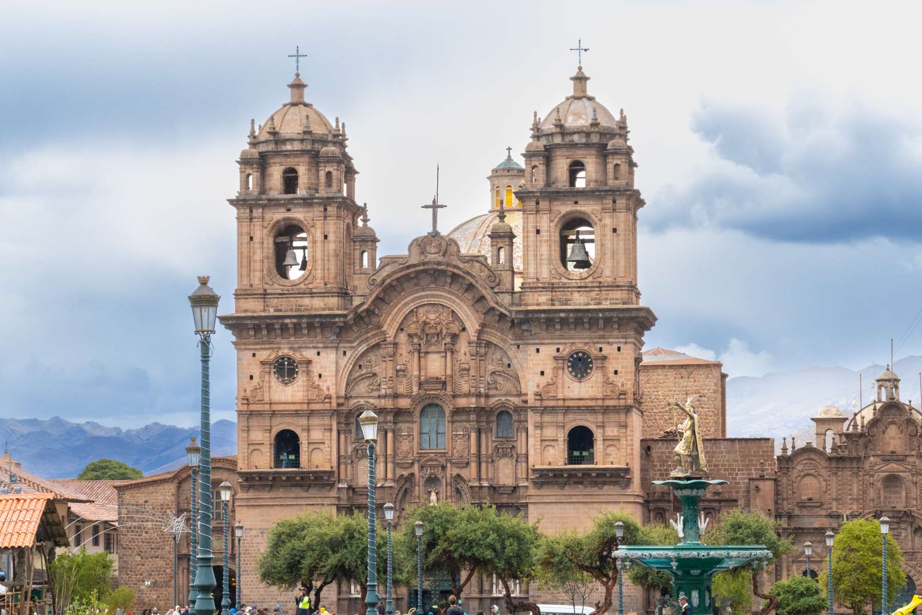 M&aacute;s all&aacute; de los Incas: Descubre la Majestuosidad de las Iglesias del Cusco