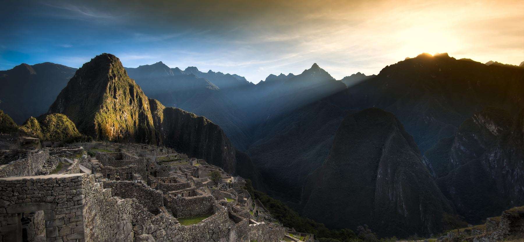 Visita Machu Picchu desde el amanecer hasta el ultimo rayo del Sol de los Incas